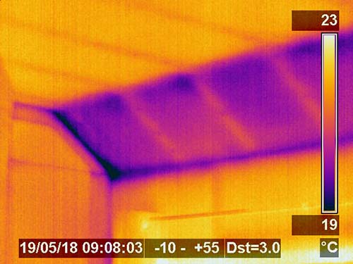 Thermal image showing heat loss in a ceiling area